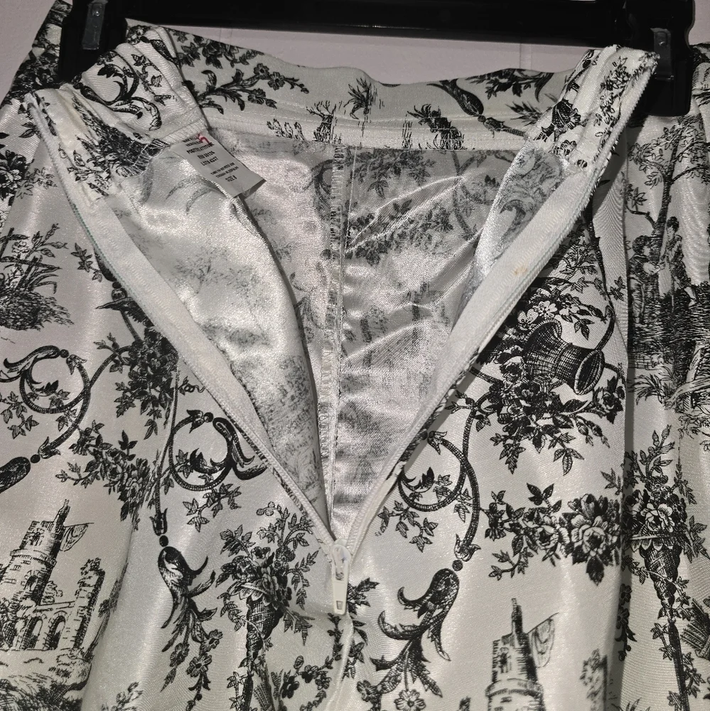 Cropped Ankle Pants French Toile Pattern Elastic Waist Pockets. Women's size 8 - Picture 6 of 7